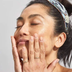 Impossible Glow Concentré Eclat Illuminateur Or Rose -Bun Beauty Magasin 03 22 Encart Inspi rose Impossible Glow Pai Skincare TINY