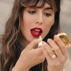 Petal Bouche Rouge à Lèvres Mat Sans Transfert -Bun Beauty Magasin 1vfr petal bouche lifestyle carre