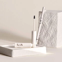 In Frame Brow Gel Mascara Sourcils Transparent -Bun Beauty Magasin 2023 07 OMC NOUVEAUTES ILIA carre 4c563262 5772 48c3 9f1b 52b08d357335