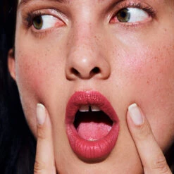 Le Velours Crème à Lèvres 14 Le Velours Crème à Lèvres -Bun Beauty Magasin 3Velours Carre