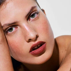 Le Velours Crème à Lèvres 17 Le Velours Crème à Lèvres -Bun Beauty Magasin 5Velours Carre