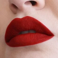 Petal Bouche Rouge à Lèvres Mat Sans Transfert -Bun Beauty Magasin Website Lyfestyle Crop STEVEN PB2