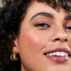 RMS Beauty ReDimension Hydra Powder Blush -Bun Beauty Magasin visuel modele blush rms Mai Tai